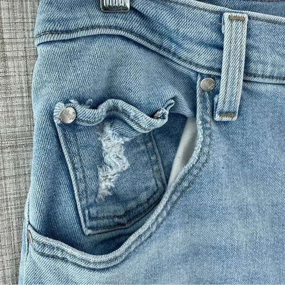 Levi's SilverTab Mom Jean High Rise Women's 30 distressed 2515 - Picture 3 of 10